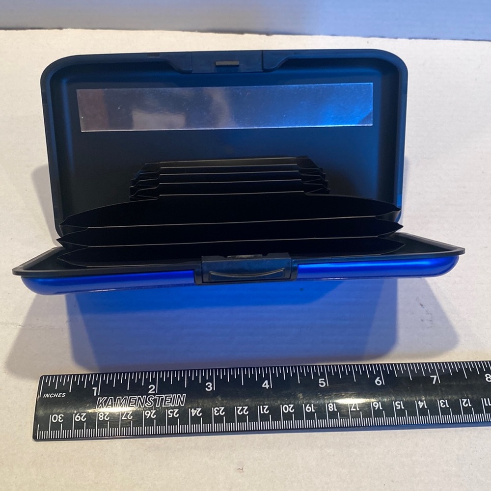 NWT Aluminum Rfid Blocking Credit Card/Wallet - Blue